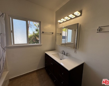 1242 Edris Drive - Photo Thumbnail 16