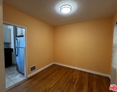 1242 Edris Drive - Photo Thumbnail 7