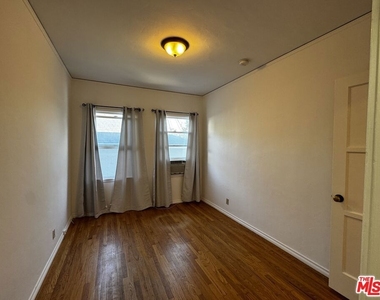 1242 Edris Drive - Photo Thumbnail 12