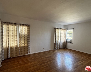 1242 Edris Drive - Photo Thumbnail 4