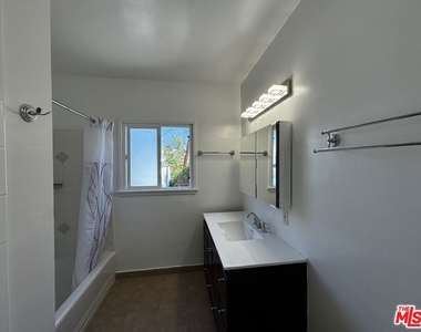 1242 Edris Drive - Photo Thumbnail 18