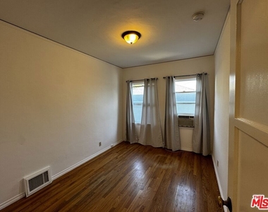 1242 Edris Drive - Photo Thumbnail 10