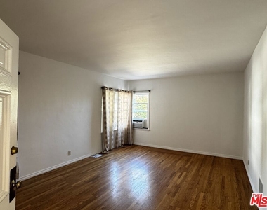 1242 Edris Drive - Photo Thumbnail 2