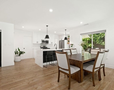 16141 Dickens Street - Photo Thumbnail 3