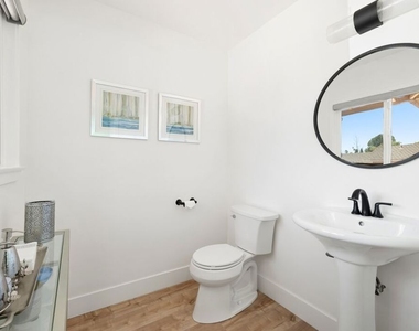 16141 Dickens Street - Photo Thumbnail 12