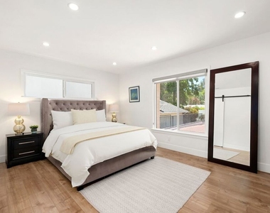 16141 Dickens Street - Photo Thumbnail 7