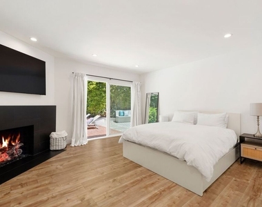 16141 Dickens Street - Photo Thumbnail 9