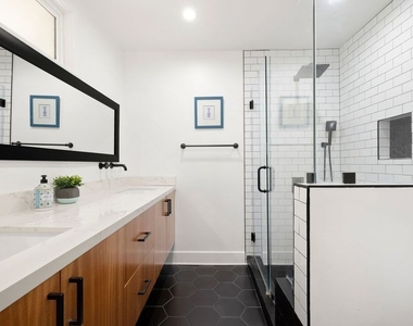 16141 Dickens Street - Photo Thumbnail 8