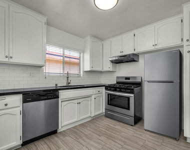 248 S Rexford Drive - Photo Thumbnail 6