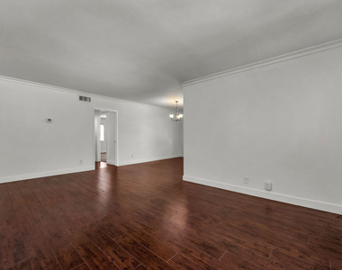 248 S Rexford Drive - Photo Thumbnail 2
