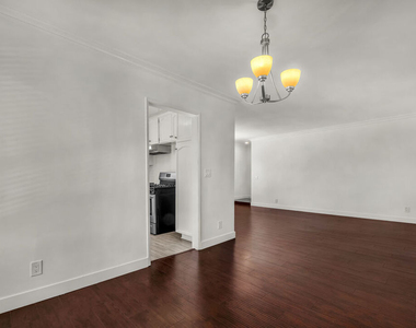 248 S Rexford Drive - Photo Thumbnail 4