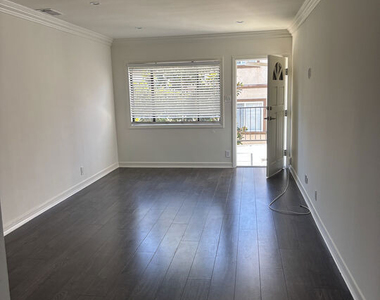 14311 Magnolia Boulevard - Photo Thumbnail 6