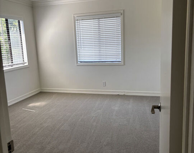 14311 Magnolia Boulevard - Photo Thumbnail 7