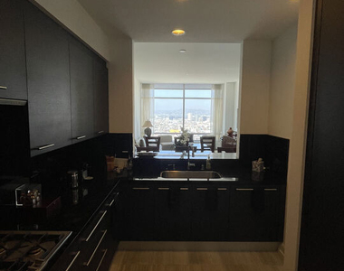 900 W Olympic Boulevard - Photo Thumbnail 13