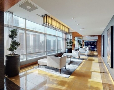 900 W Olympic Boulevard - Photo Thumbnail 3
