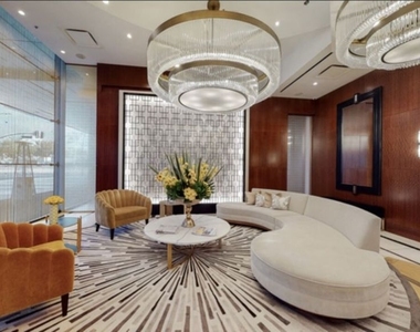 900 W Olympic Boulevard - Photo Thumbnail 2