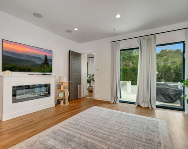 4203 Saugus Avenue - Photo Thumbnail 13
