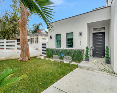 4203 Saugus Avenue - Photo Thumbnail 2