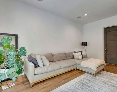 4203 Saugus Avenue - Photo Thumbnail 12