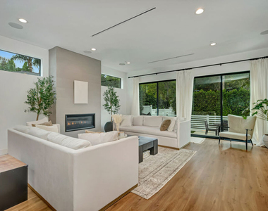4203 Saugus Avenue - Photo Thumbnail 10