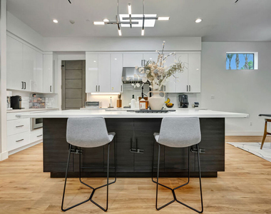 4203 Saugus Avenue - Photo Thumbnail 5