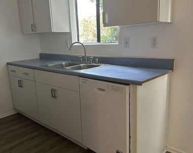 710 Crenshaw Boulevard - Photo Thumbnail 3