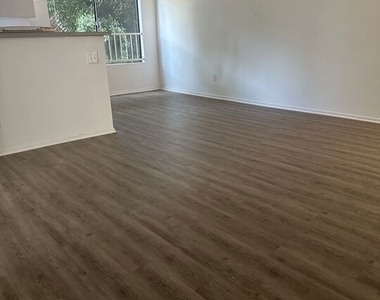 710 Crenshaw Boulevard - Photo Thumbnail 4