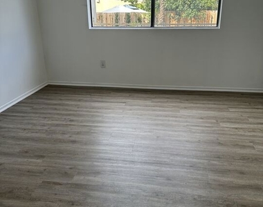710 Crenshaw Boulevard - Photo Thumbnail 8