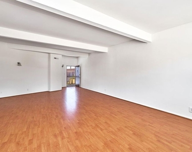 4085 W 7th Street - Photo Thumbnail 4