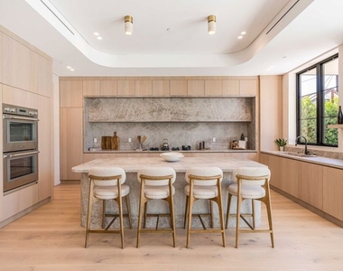 16723 La Maida Street - Photo Thumbnail 4