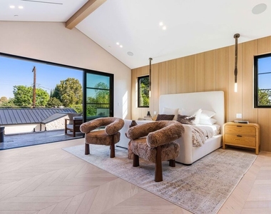 16723 La Maida Street - Photo Thumbnail 13