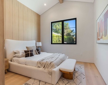 16723 La Maida Street - Photo Thumbnail 24