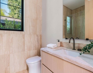 16723 La Maida Street - Photo Thumbnail 25