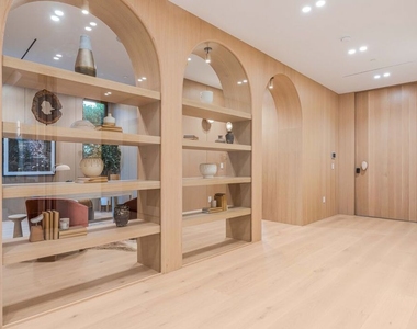 16723 La Maida Street - Photo Thumbnail 9