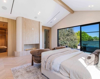 16723 La Maida Street - Photo Thumbnail 12