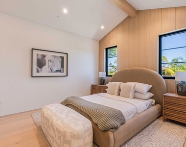 16723 La Maida Street - Photo Thumbnail 18