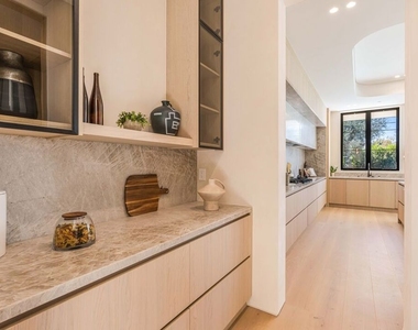 16723 La Maida Street - Photo Thumbnail 5