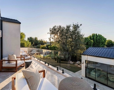 16723 La Maida Street - Photo Thumbnail 14