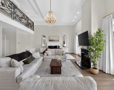 4434 Grimes Place - Photo Thumbnail 5