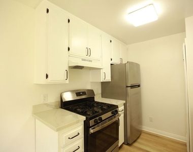 833 S Orange Grove Avenue - Photo Thumbnail 3