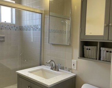 5048 Enfield Avenue - Photo Thumbnail 12