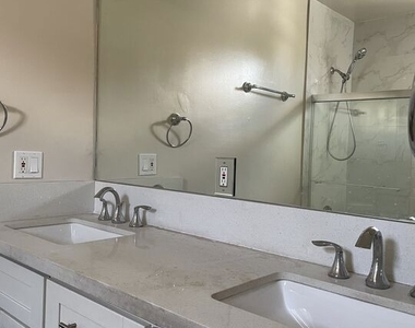 5048 Enfield Avenue - Photo Thumbnail 18