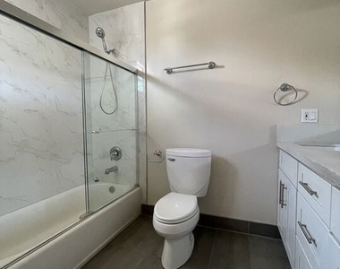 5048 Enfield Avenue - Photo Thumbnail 29