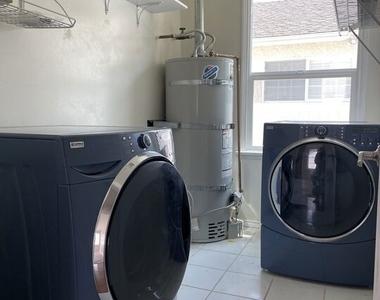 5048 Enfield Avenue - Photo Thumbnail 6