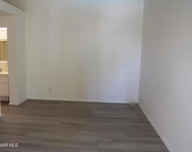 668 Oak Run Trail - Photo Thumbnail 13