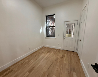 11 Marcus Garvey Boulevard - Photo Thumbnail 4