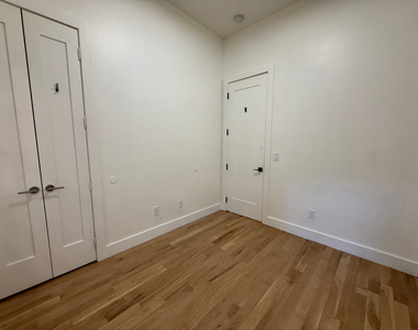 11 Marcus Garvey Boulevard - Photo Thumbnail 8