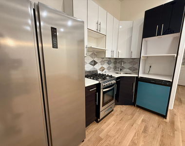11 Marcus Garvey Boulevard - Photo Thumbnail 2