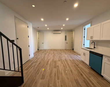 454 East 26th Street - Photo Thumbnail 3