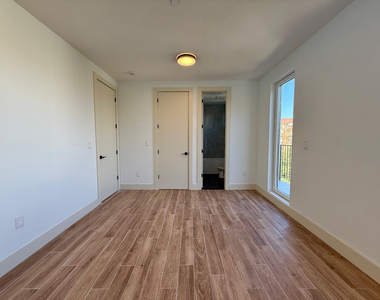 454 East 26th Street - Photo Thumbnail 6